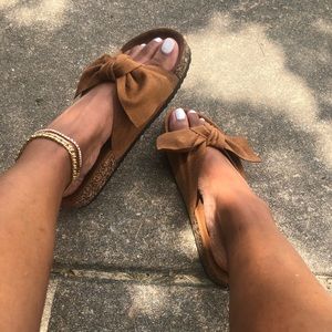 Tan Bow Slides